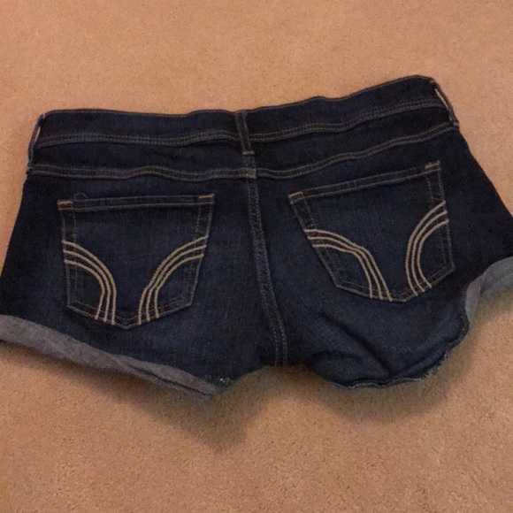 Low Rise Hollister Jean Shorts - Picture 2 of 2
